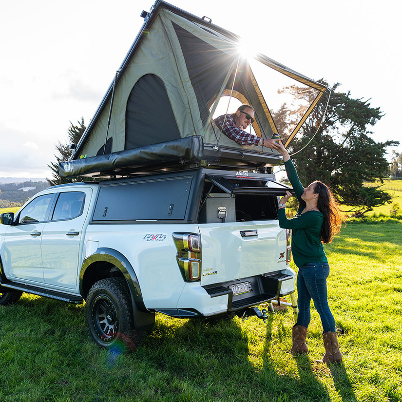 SWIFT 1400 HARD SHELL ROOFTOP TENT